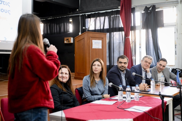 Επίσκεψη Σοφίας Ζαχαράκη  και Παύλου Μαρινάκη στο 2ο ΓΕΛ Γέρακα