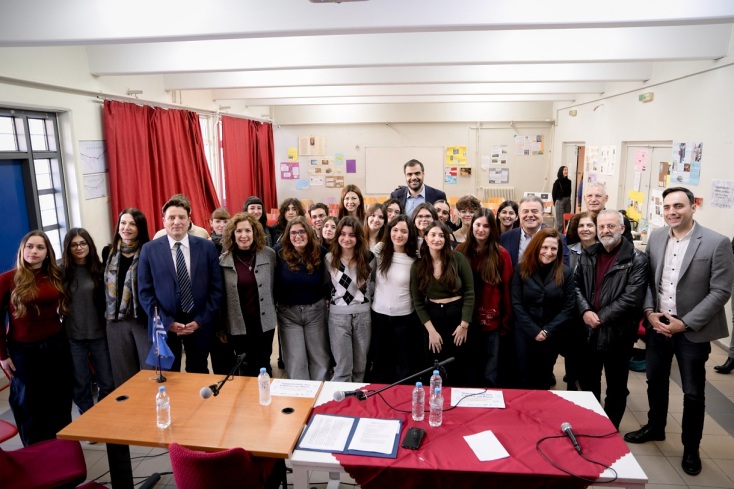 Επίσκεψη Σοφίας Ζαχαράκη  και Παύλου Μαρινάκη στο 2ο ΓΕΛ Γέρακα