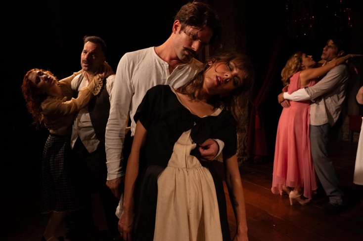 «Σκοτώνουν τα άλογα όταν γεράσουν», Εν Αθήναις