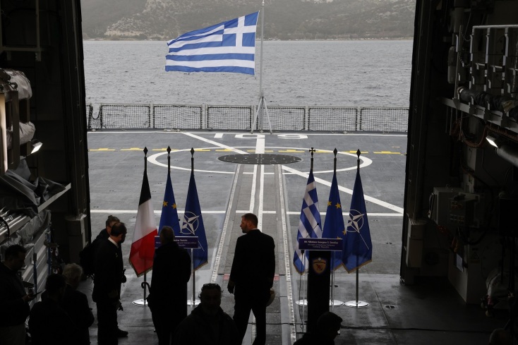 O Νίκος Δένδιας υποδέχθηκε στη φρεγάτα Κίμων τη Γαλλίδα ομόλογό του - Βίντεο