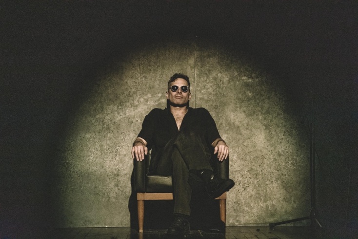 «1984», Δίπυλον