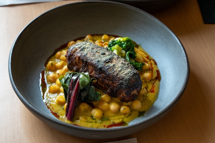 Κατσικάκι με ρεβύθια και χόρτα