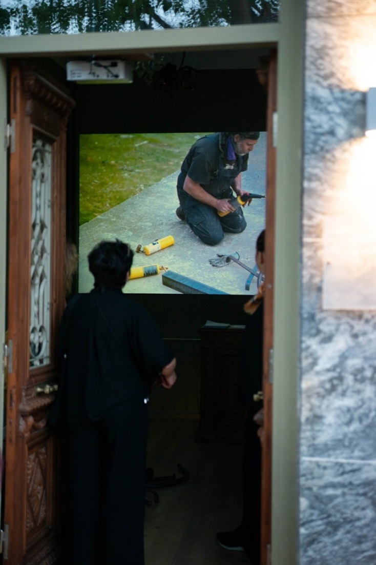 Νίκος Σταθόπουλος, «Στο Πέραμα δεν ακούγεται σφυριά»: Βιντεοπροβολή της περφόρμανς στην Galerie Pont