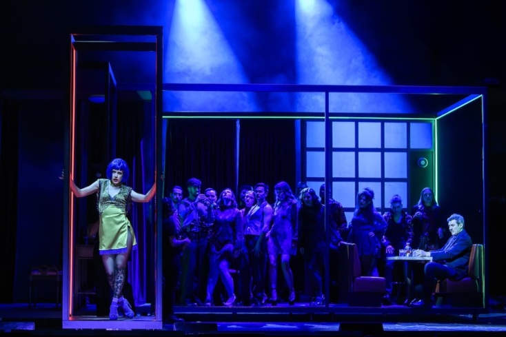 «Λόλα», Παλλάς