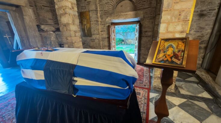 Σε λαϊκό προσκύνημα η σορός της Ελένης Γλύκατζη Αρβελέρ