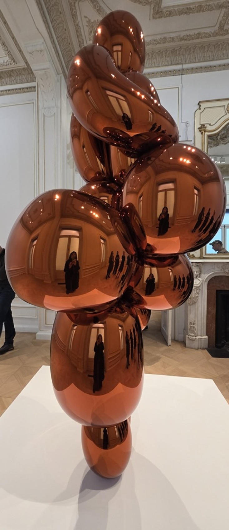 Τζεφ Κουνς, «Balloon Venus Lespugue Orange», Μουσείο Κυκλαδικής Τέχνης