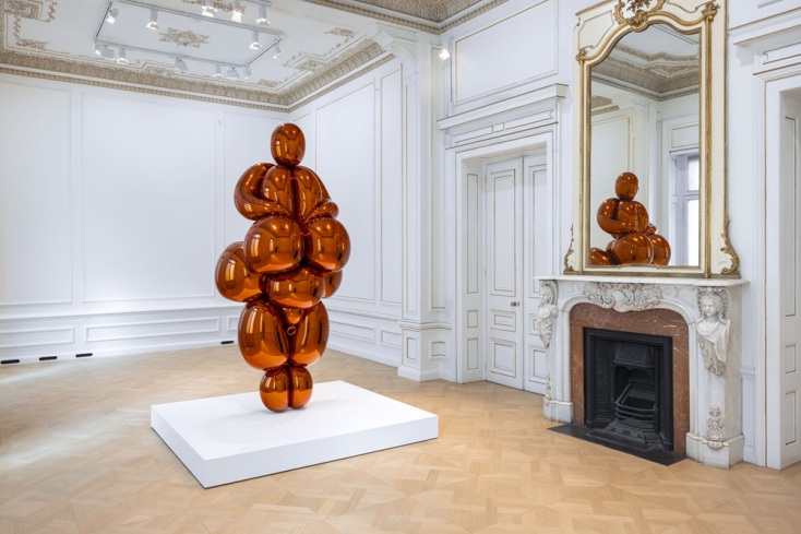 Jeff Koons Balloon Venus Lespugue (Orange), 2013-2019 Ανοξείδωτος ανακλαστικός χάλυβας με διάφανη χρωματική επίστρωση Συλλογή Homem Sonnabend 