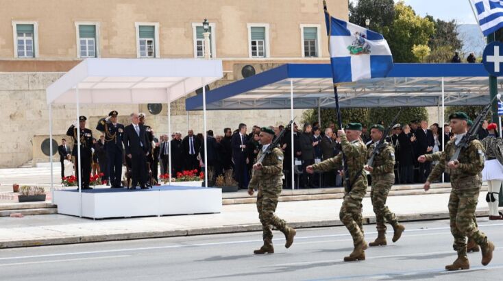 Στιγμιότυπο από την παρέλαση της 25ης Μαρτίου στην Αθήνα