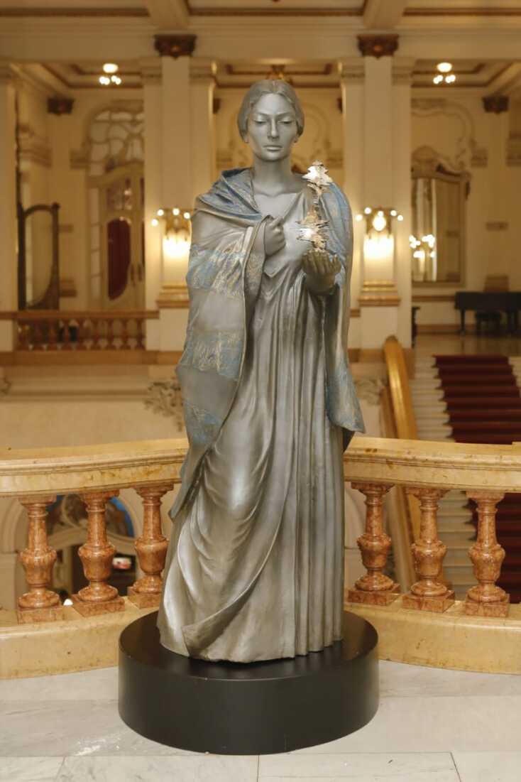 Η Βραζιλία τιμά τον Έλληνα γλύπτη Νίκο Φλώρο — Θρίαμβος στην Όπερα του Σάο Πάολο με παγκόσμια ακτινοβολία