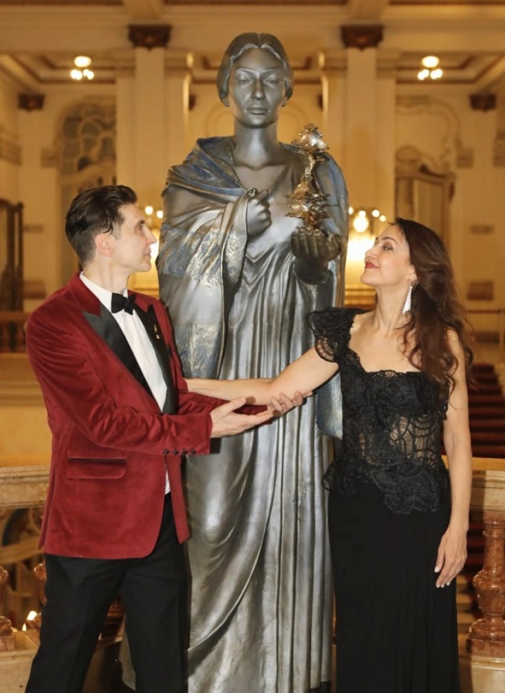 Η Βραζιλία τιμά τον Έλληνα γλύπτη Νίκο Φλώρο — Θρίαμβος στην Όπερα του Σάο Πάολο με παγκόσμια ακτινοβολία