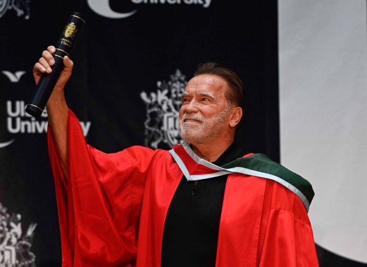 Ο Άρνολντ Σβαρτσενέγκερ έγινε διδάκτορας από το Πανεπιστήμιο του Όλστερ στο Μπέλφαστ