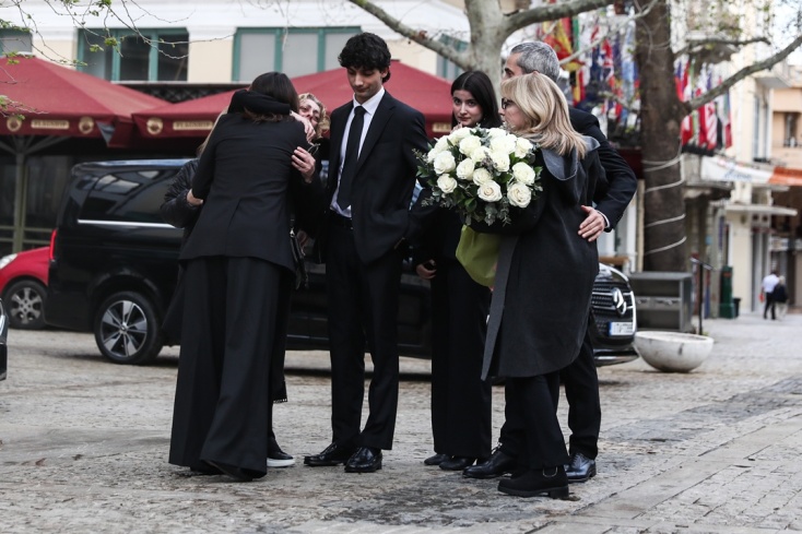 Η οικογένεια της Μαρινέλλας στο τελευταίο αντίο