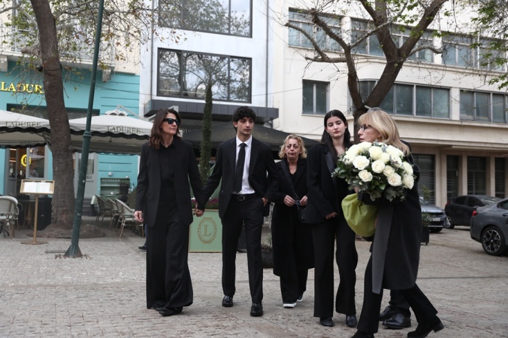 Σε λαϊκό προσκύνημα η σορός της Μαρινέλλας στο παρεκκλήσι του Αγίου Ελευθερίου