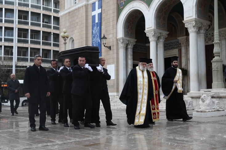 Σε λαϊκό προσκύνημα η σορός της Μαρινέλλας στο παρεκκλήσι του Αγίου Ελευθερίου