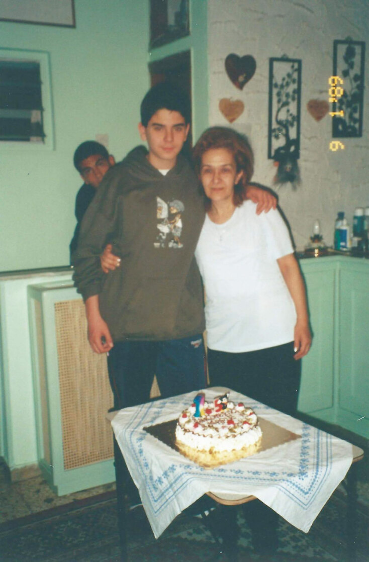 Γενέθλια του Μάριου Παπαγεωργίου με τη μητέρα του Βαρβάρα Θεοδωράκη