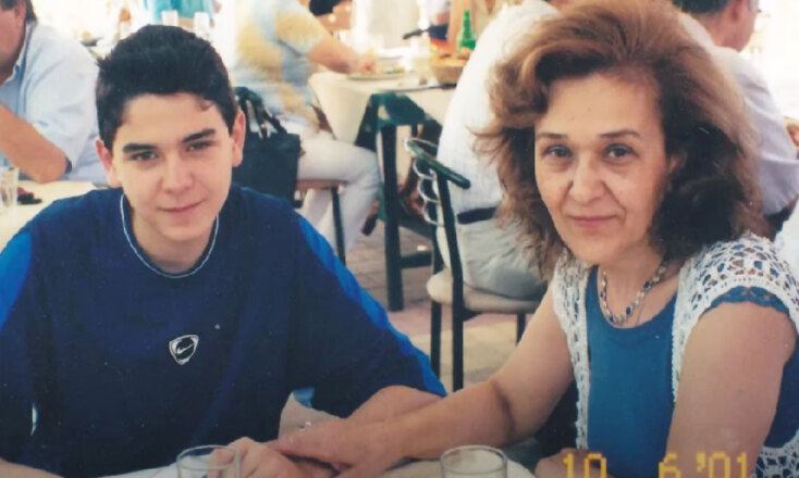 Ο Μάριος Παπαγεωργίου με τη μητέρα του Βαρβάρα Θεοδωράκη