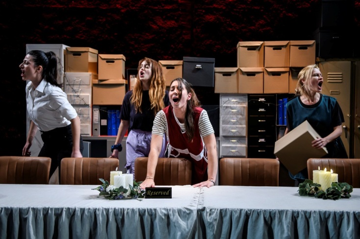 «Αρμπάιτ», Θέατρο Σταθμός