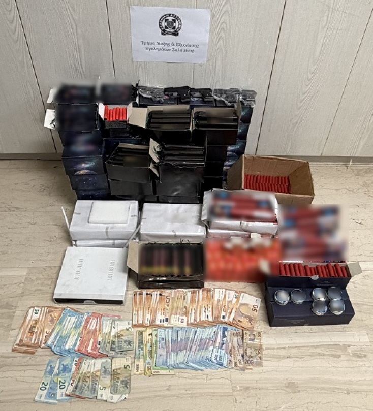 Σαλαμίνα: Κατάσχεση πάνω από 2.000 κροτίδων και φωτοβολίδων με πέντε συλλήψεις