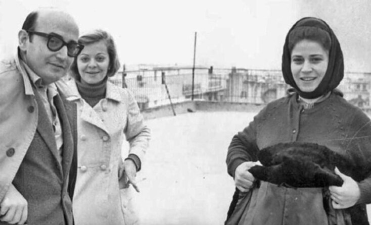 Ο Θόδωρος Αγγελόπουλος με την Τούλα Σταθοπούλου, πρωταγωνίστρια της ταινίας «Αναπαράσταση»