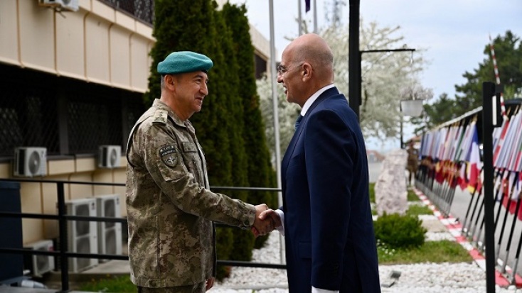 Στο Κόσοβο ο Νίκος Δένδιας για να επισκεφθεί την Ελληνική Δύναμη Κοσσυφοπεδίου