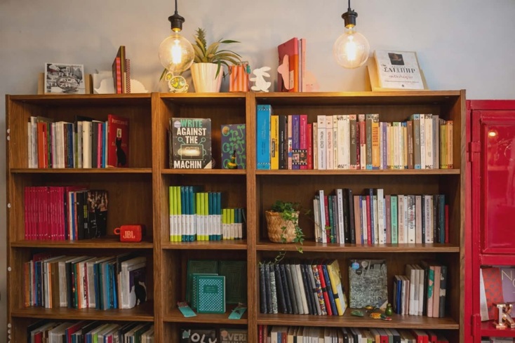 Το Κιού, βιβλιοπωλείο για το θέατρο και τον κινηματογράφο στην Κυψέλη