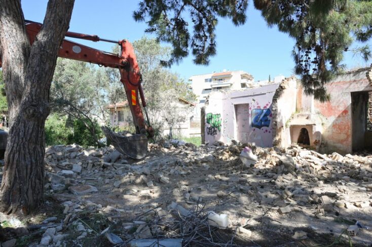 Κατεδάφιση 21 αυθαιρέτων εντός του ρέματος Πικροδάφνης μετά από 50 χρόνια