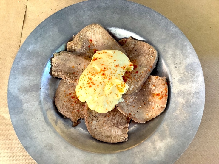 Λότζα στη Δέλλιου, μοσχαρίσια γλώσσα