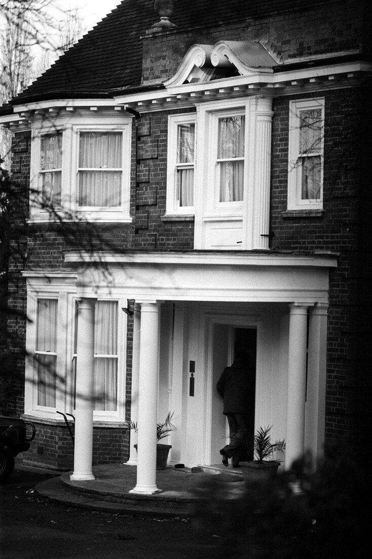 Η έπαυλη στην Bishop’s Avenue, στο Χάμστεντ, που ανήκε στον εκατομμυριούχο σχεδιαστή μόδας Αρίστο Κωνσταντίνου, ο οποίος δολοφονήθηκε όταν επέστρεψε στην κατοικία του ύστερα από πάρτι με τη σύζυγό του, Έλενα