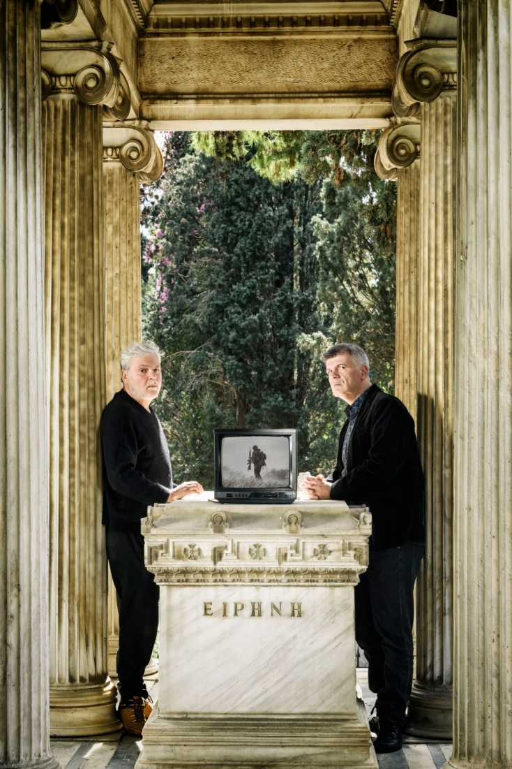 Πρώτες Φωτογραφίες από την «Ειρήνη» του Νίκου Καραθάνου και του Φοίβου Δεληβοριά