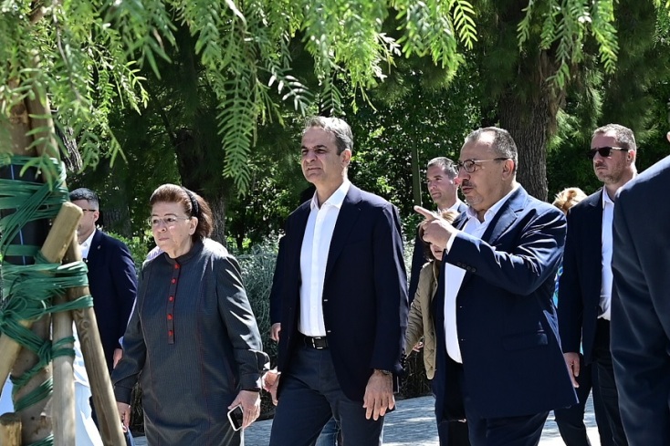 Ο Κυριάκος Μητσοτάκης επισκέφτηκε τα έργα ανάπλασης στη λεωφόρο Βασιλίσσης Όλγας 