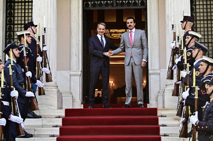 Συνάντηση Μητσοτάκη με τον Εμίρη του Κατάρ: Νέες επενδύσεις και έπαινοι για την ελληνική οικονομία