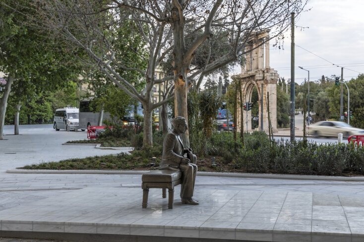 Το Ίδρυμα Ωνάση παρέδωσε στον Δήμο Αθηναίων το γλυπτό του Καβάφη