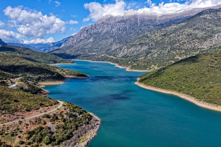Λίμνη Μόρνου: Σε υψηλά επίπεδα η στάθμη, βυθίστηκε πλήρως το χωριό Κάλλιο - Δείτε εικόνες