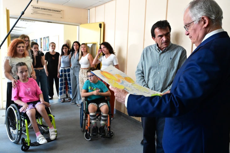 Επίσκεψη Κωνσταντίνου Τασούλα στην Εταιρεία Προστασίας Σπαστικών «Πόρτα Ανοικτή»