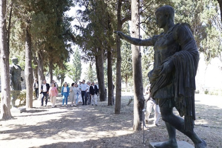 Ο Μητσοτάκης στην Περβόλα της Ρόδου - Μετά από 75 χρόνια, ανοίγει τις πύλες του για τους κατοίκους 