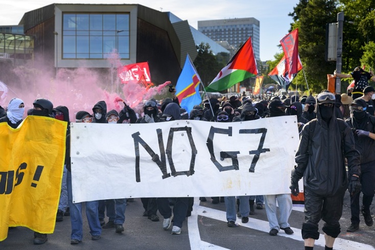 Ελβετία: Συγκρούσεις μεταξύ διαδηλωτών και αστυνομίας, σε πορεία κατά της G7	