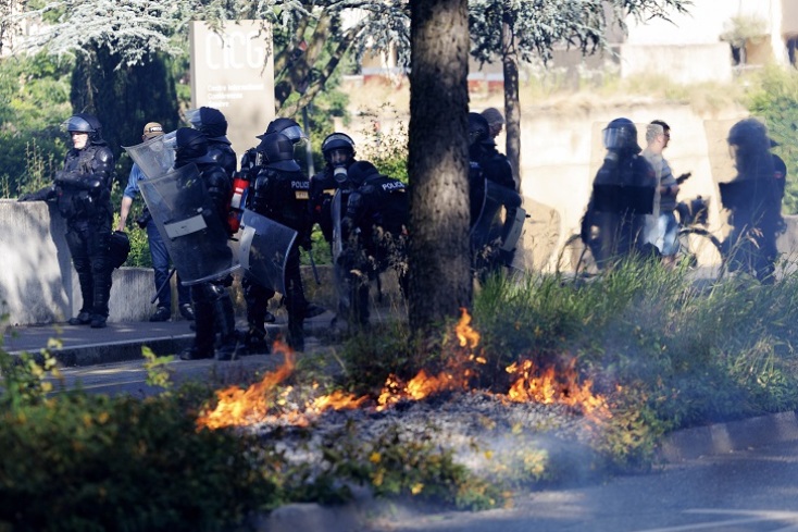 Ελβετία: Συγκρούσεις μεταξύ διαδηλωτών και αστυνομίας, σε πορεία κατά της G7	