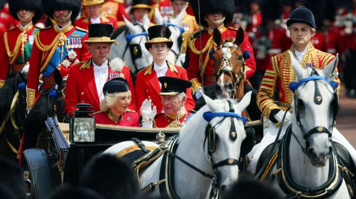 Trooping the Colour 2026: Οι επίσημοι εορτασμοί, η παρέλαση και η εμφάνιση της βασιλικής οικογένειας στο μπαλκόνι του Μπάκιγχαμ
