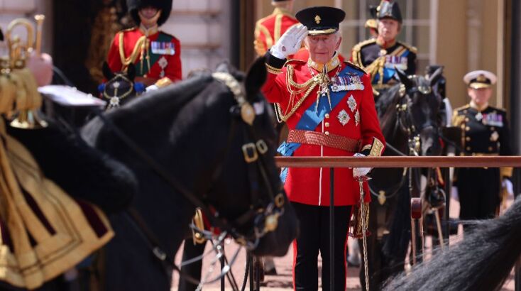 Trooping the Colour 2026: Οι επίσημοι εορτασμοί, η παρέλαση και η εμφάνιση της βασιλικής οικογένειας στο μπαλκόνι του Μπάκιγχαμ