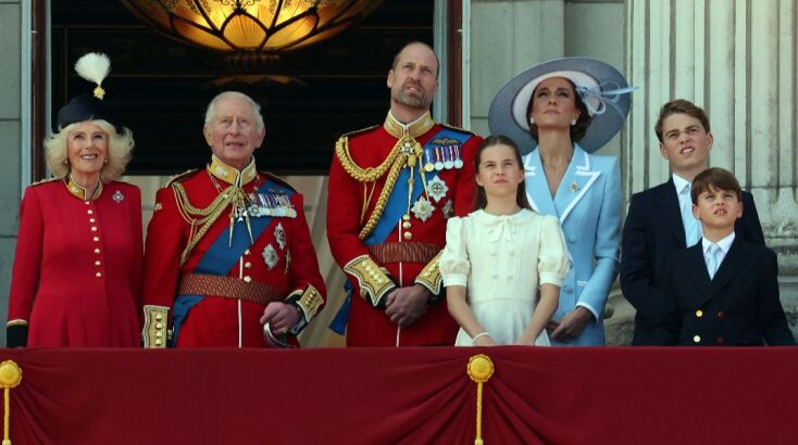 Trooping the Colour 2026: Οι επίσημοι εορτασμοί, η παρέλαση και η εμφάνιση της βασιλικής οικογένειας στο μπαλκόνι του Μπάκιγχαμ