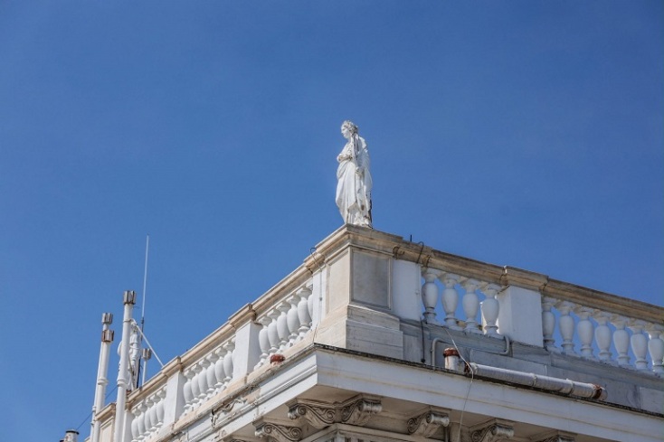 Ο Κωνσταντίνος Τασούλας στη στέγη του Προεδρικού Μεγάρου για να ελέγξει τις εργασίες συντήρησης
