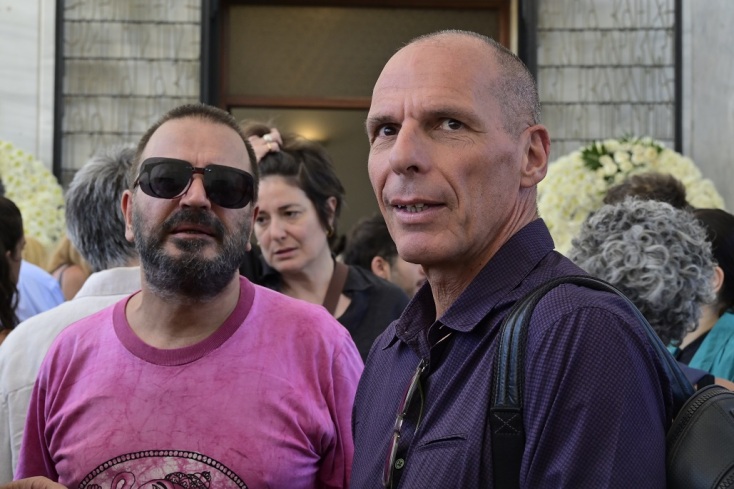 Πάολα Ρεβενιώτη: Το τελευταίο «αντίο» στο Α' Νεκροταφείο Αθηνών, παρών και ο Βαρουφάκης