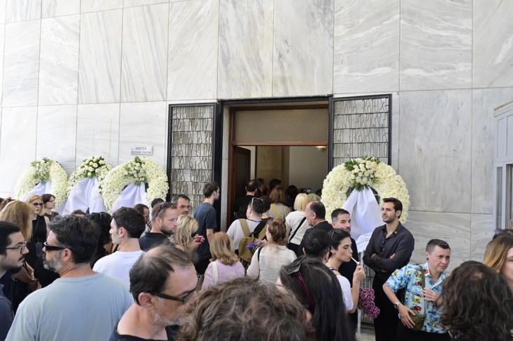 Πάολα Ρεβενιώτη: Το τελευταίο «αντίο» στο Α' Νεκροταφείο Αθηνών, παρών και ο Βαρουφάκης