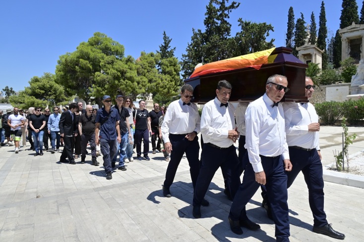 Πάολα Ρεβενιώτη: Το τελευταίο «αντίο» στο Α' Νεκροταφείο Αθηνών, παρών και ο Βαρουφάκης