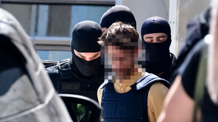 Έφτασαν στην Ευελπίδων οι δύο κατηγορούμενοι για τον εμπρησμό της Marfin