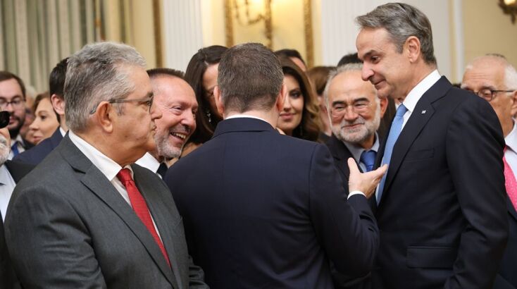 «Πηγαδάκι» των πολιτικών αρχηγών 