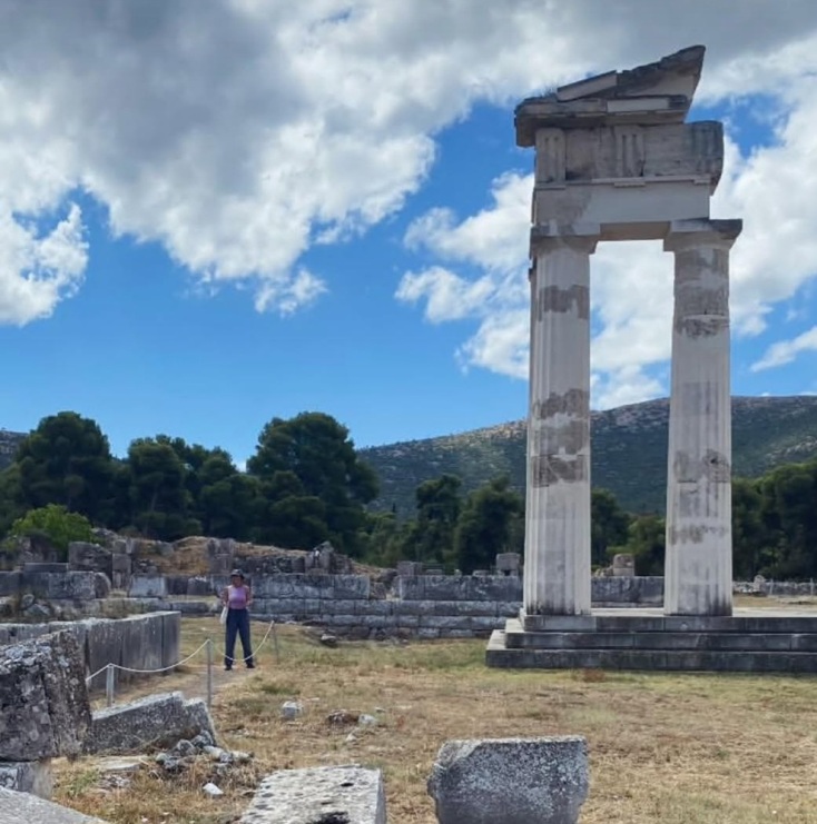 Η Χρυσιάννα Καραμέρη στην Αφηγηματική Αρχαιολογία στον Αρχαιολογικό Χώρο της Επιδαύρου