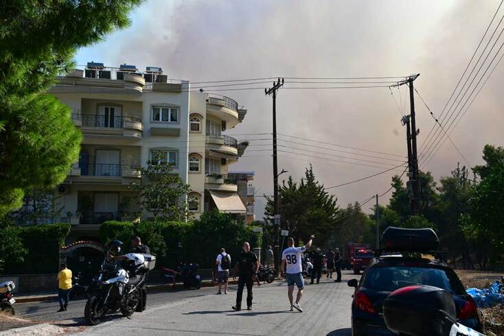 Ανάστατοι οι κάτοικοι από τη φωτιά στο Χαϊδάρι