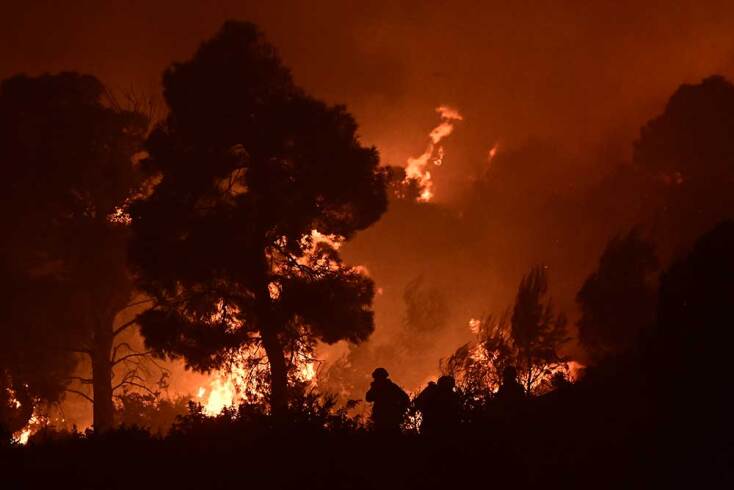 Οι άνεμοι έδωσαν μεγάλη ώθηση στη φωτιά στο Πόρτο Γερμενό
