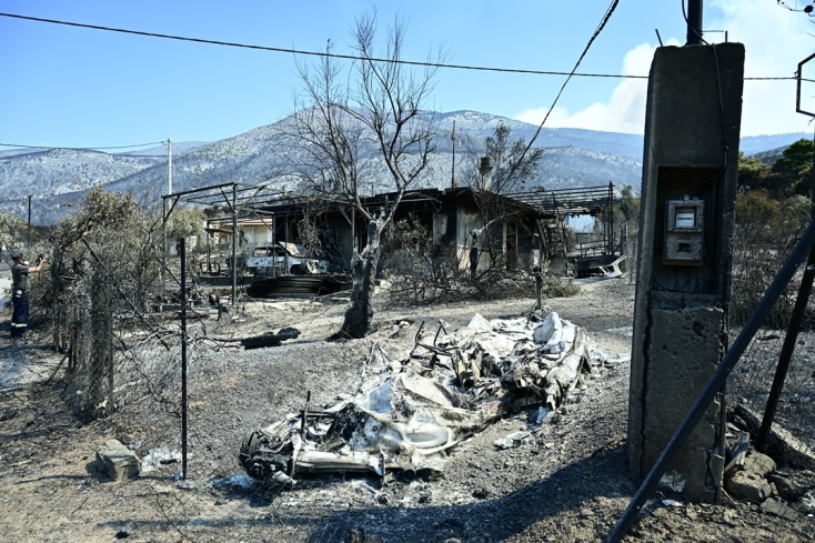 Η επόμενη ημέρα στο Πόρτο Γερμενό - Εικόνες θλίψης και καταστροφής μετά το πέρασμα της φωτιάς